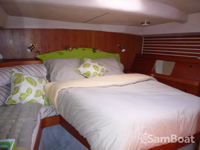 Yacht charter Gruissan cheap 422cc