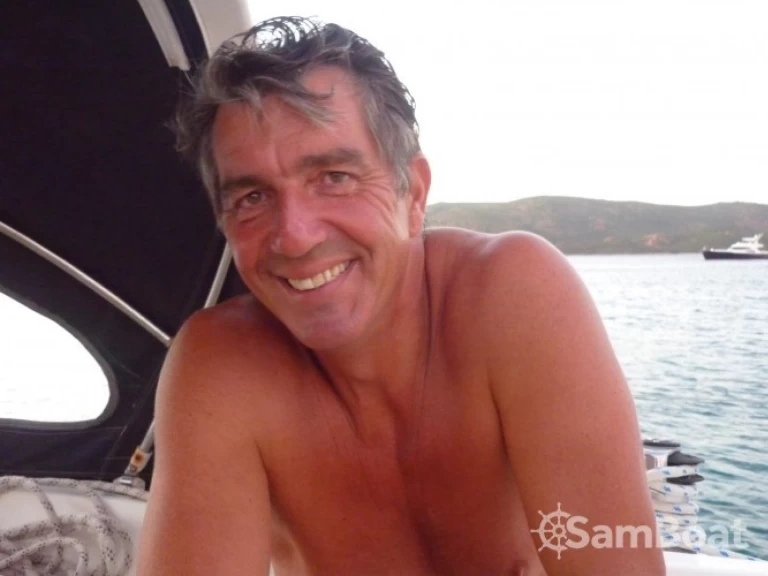 Sailboat for rent Gruissan at the best price