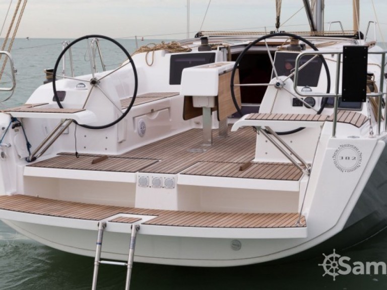 Sailboat rental in Horta - Dufour Dufour 382 Grand Large