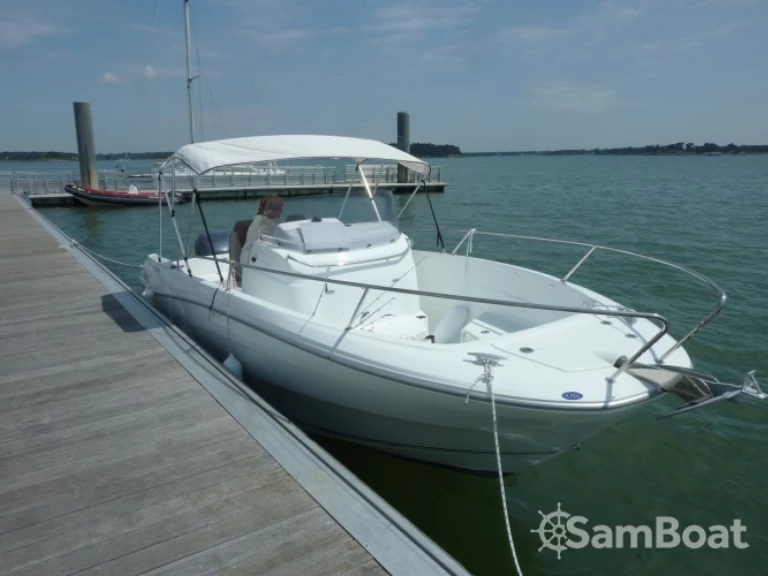 Boat rental Jeanneau Cap Camarat 7.5 CC in Locmariaquer on Samboat