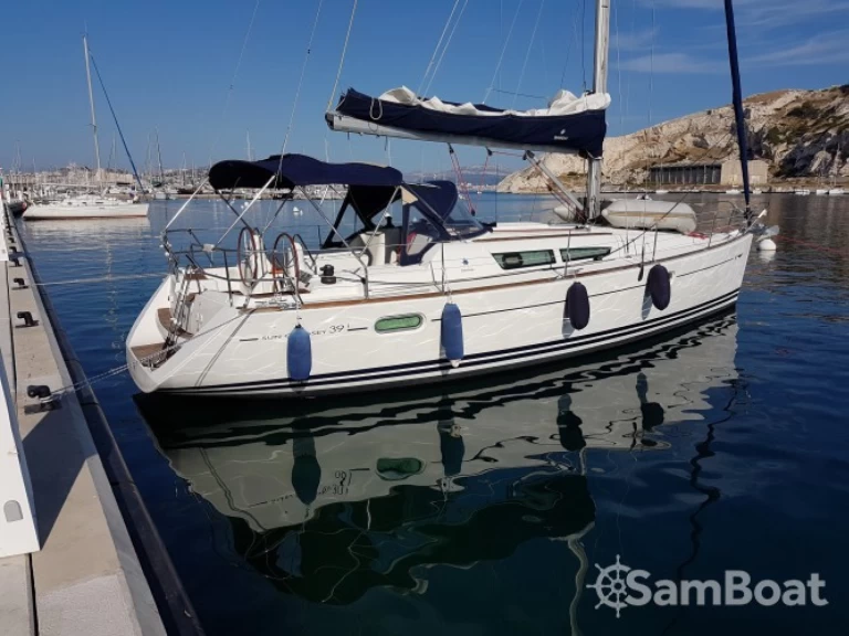 Boat rental Jeanneau Sun Odyssey 39i in Marseille on Samboat
