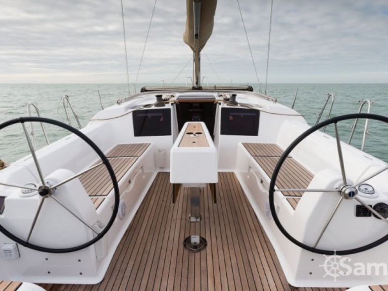 Yacht charter Horta cheap Dufour 382 Grand Large