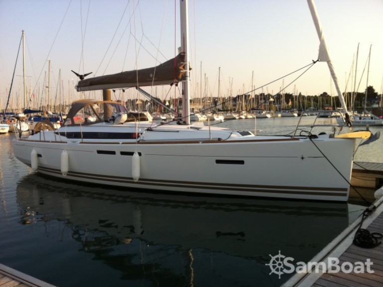 Jeanneau Sun Odyssey 409 charter bareboat or captained in  La Trinité-sur-Mer