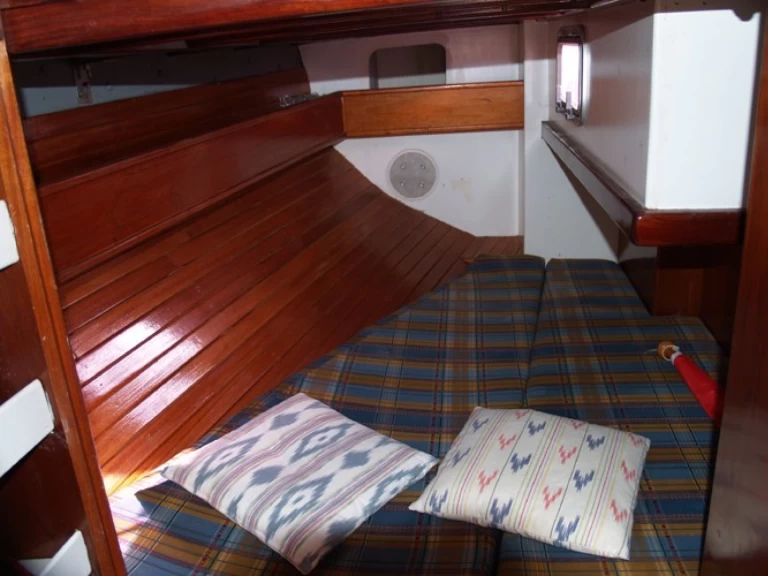 Sailboat for rent Hyères at the best price