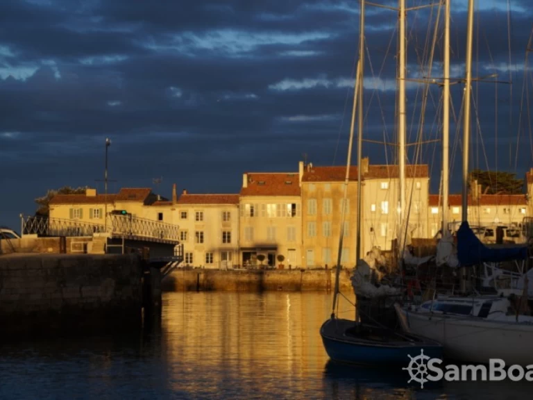 Rent a Bénéteau First 35 S5 La Rochelle