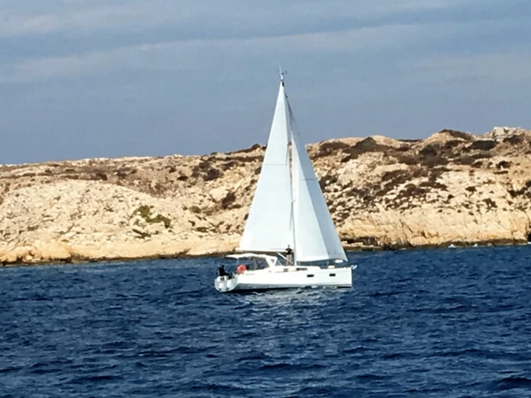 Rent a Bénéteau Oceanis 38.1 Sète