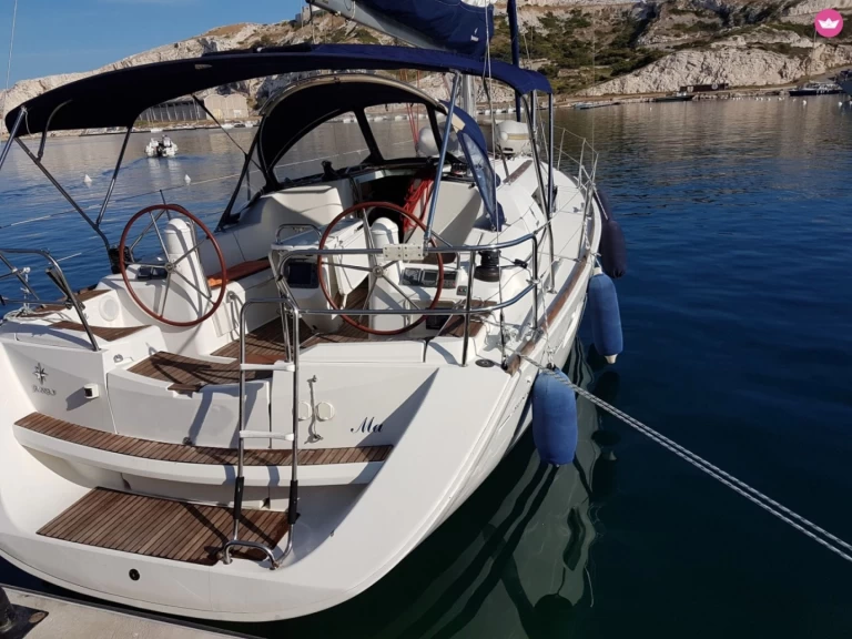 Jeanneau Sun Odyssey 39i charter bareboat or captained in  Marseille
