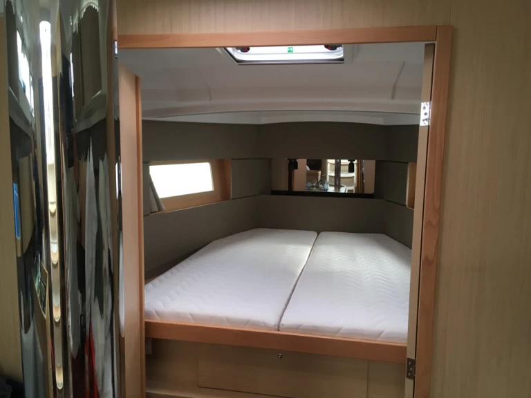 Rent a Bénéteau Oceanis 38.1 Sète