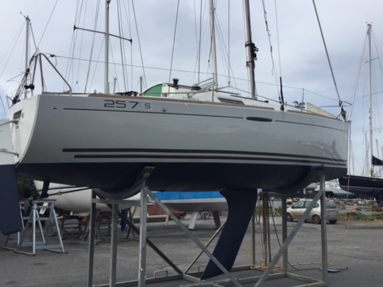 Bareboat Rental Sailboat FIRST 25.7 Q.R with a boat licence