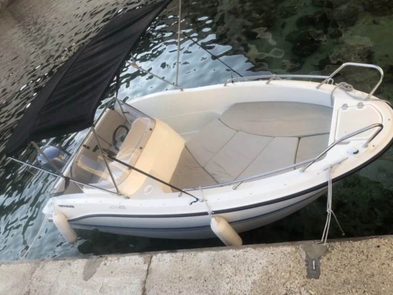 Quicksilver Activ 455 Open in Marseille on SamBoat