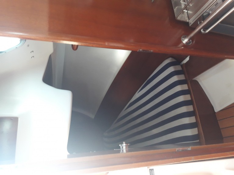 Yacht charter La Trinité-sur-Mer cheap First 31.7