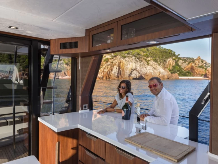 Bareboat Rental Motorboat Galeon with a boat licence