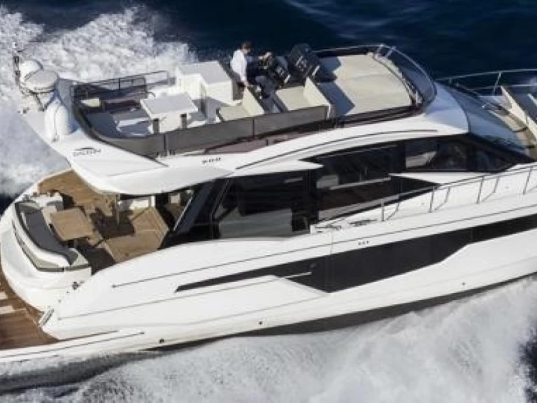 Bareboat Rental Motorboat Galeon with a boat licence