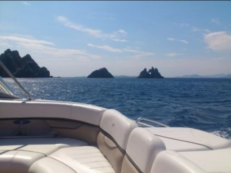 Four Winns Horizon charter bareboat or captained in  Le Bourget-du-Lac