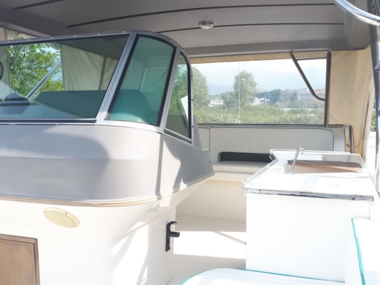 Boat rental Cruisers Inc 4280 Express Bridge in Ameglia on Samboat