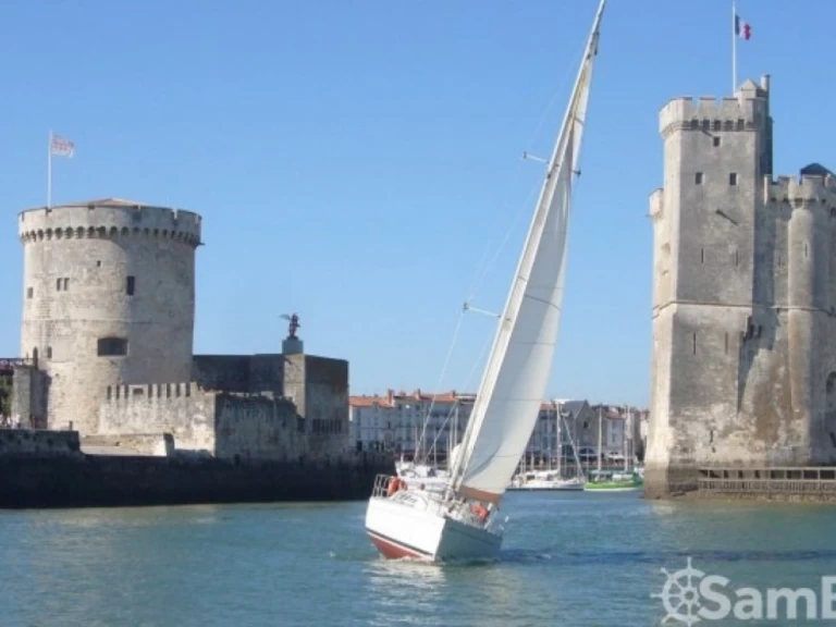 Yacht charter La Rochelle cheap First 35 S5