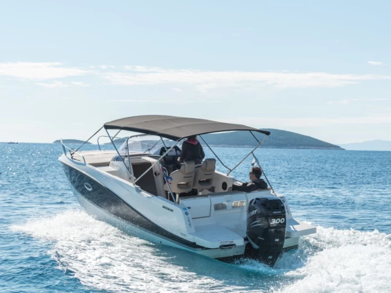 Quicksilver Activ 755 Sundeck in Trogir on SamBoat