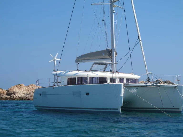 Yacht charter Hyères cheap Lagoon 400