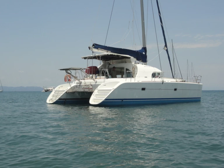 Catamaran for rent Hell-Ville at the best price