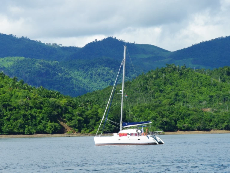 Catamaran rental in Hell-Ville - Lagoon Lagoon 380