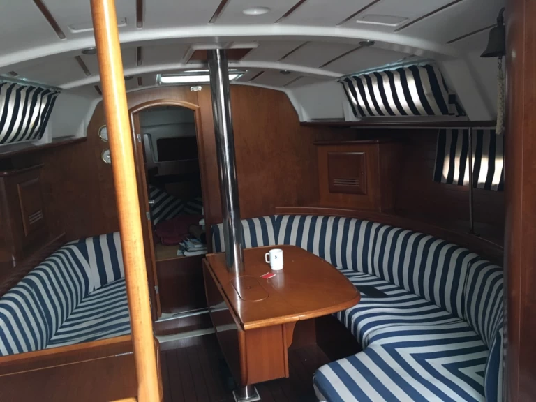 Sailboat for rent Marseille at the best price