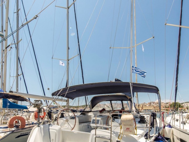 Sailboat rental in Lávrio - Bénéteau Cyclades 50.5