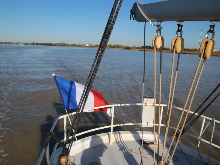 Bareboat Rental Sailboat Hollandais with a boat licence