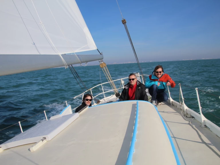 Sailboat for rent Arzon at the best price