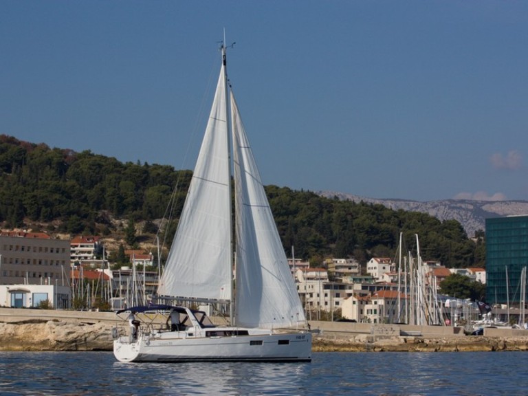 Yacht charter Split cheap Oceanis 35