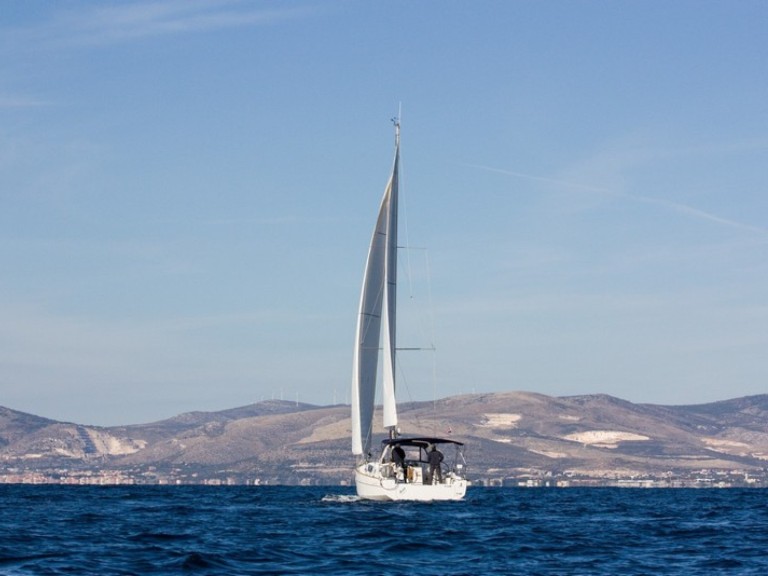 Boat rental Bénéteau Oceanis 38 in Split on Samboat