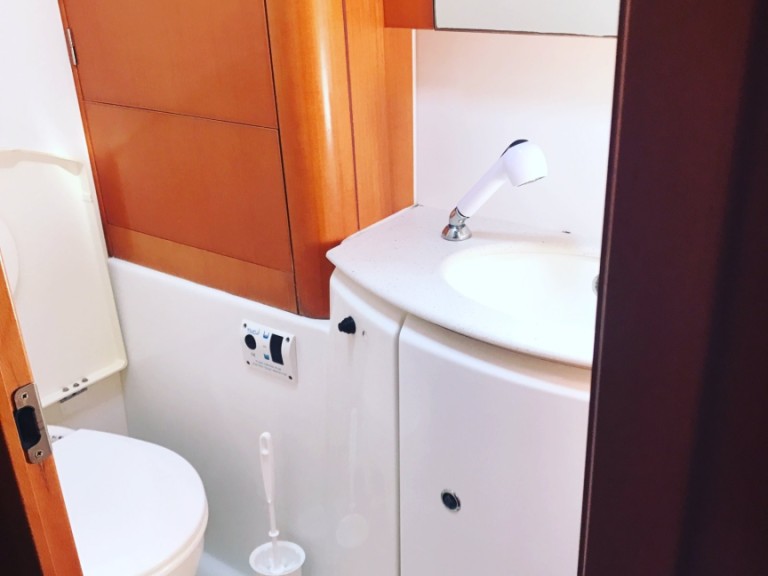 Lagoon Lagoon 440 in Alimos on SamBoat