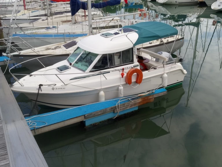 Motorboat rental with or without captain Jeanneau Arcachon