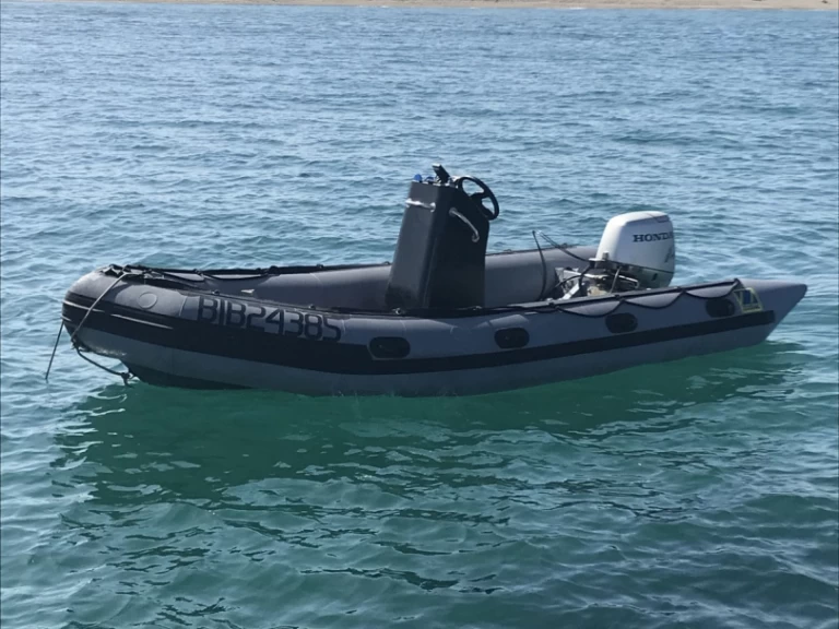 Zodiac Pro 500 in Canet-en-Roussillon on SamBoat