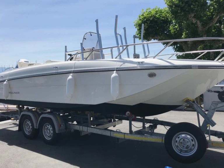 Bayliner CC7 in Vevey on SamBoat