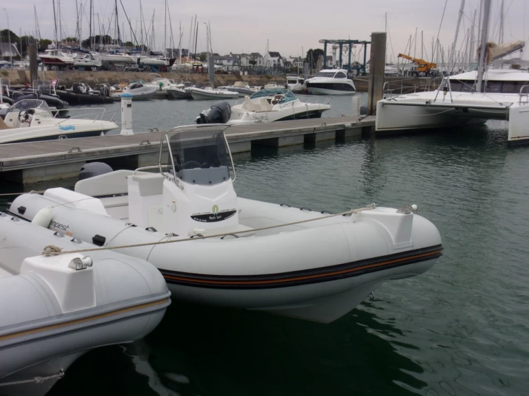 Bareboat Rental RIB Capelli with a boat licence