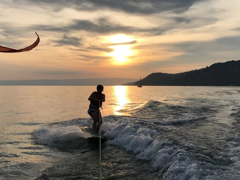 Bayliner CC7 in Vevey on SamBoat