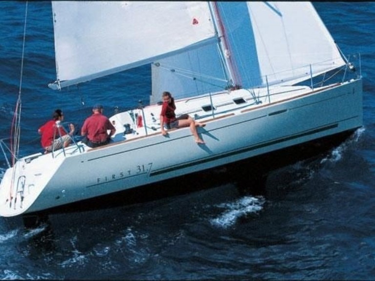 Sailboat rental with or without captain FIRST 31.7 QUILLARD TI TAINA Arzon