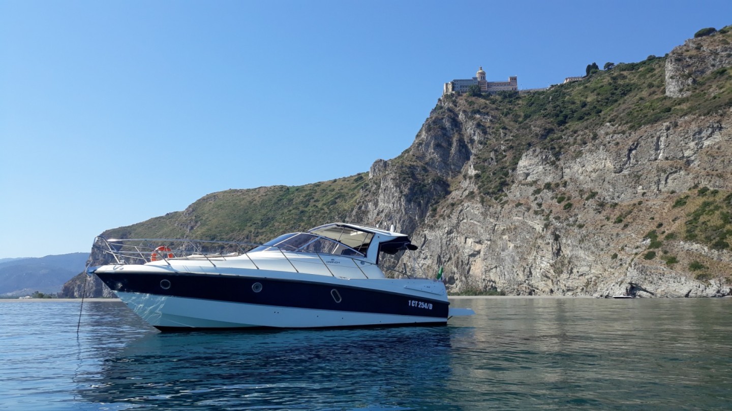 Rent a Motorboat Cranchi Zaffiro 32 in Lipari (zaffiro 32) | SamBoat