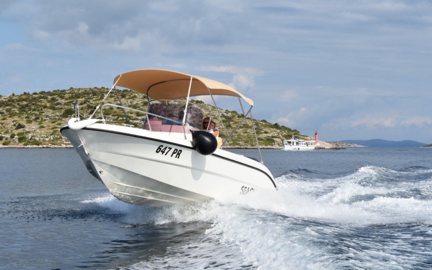 Rent a Motorboat Sessa Marine Key Largo 20 Deck in Ugljan | SamBoat