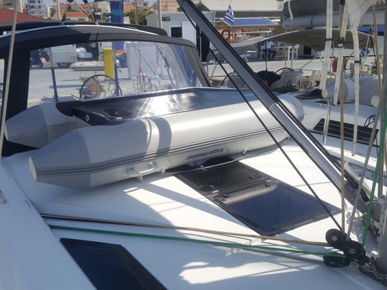 Sailboat rental with or without captain Bénéteau Lávrio