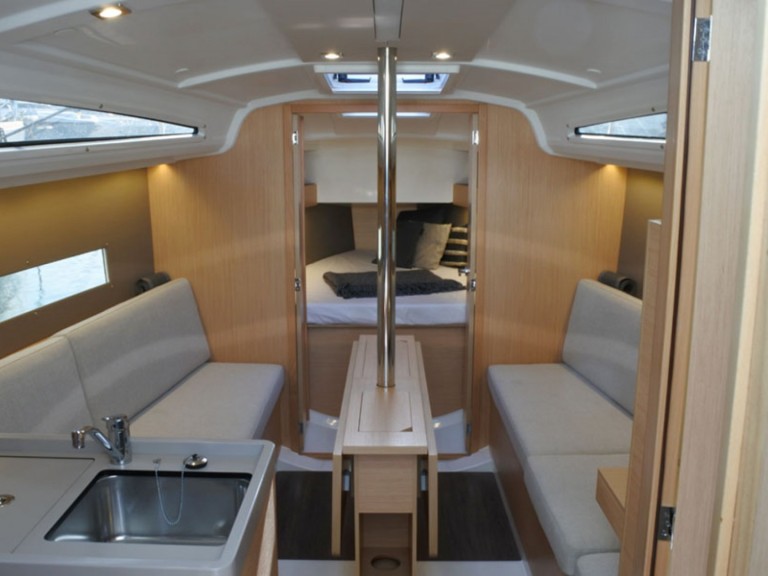 Boat rental Bénéteau Oceanis 30.1 in Palma de Mallorca on Samboat