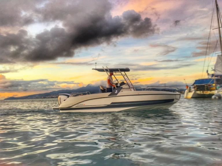 Bareboat Rental Motorboat Bénéteau with a boat licence