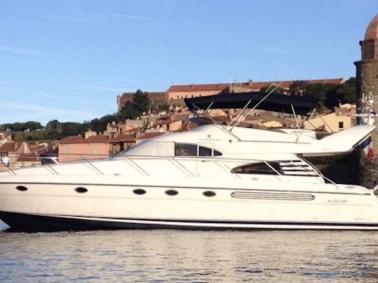 Bareboat Rental Motorboat Fairline with a boat licence