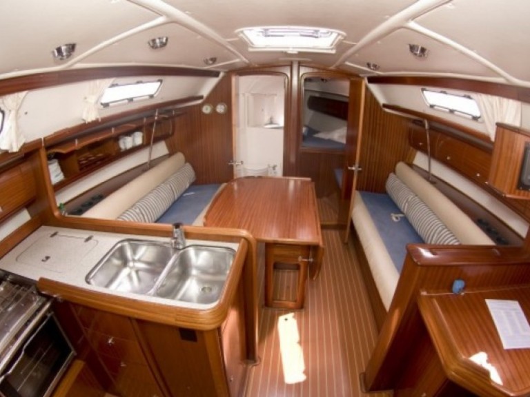 Rent a Bavaria Bavaria 36 Cruiser Nydri