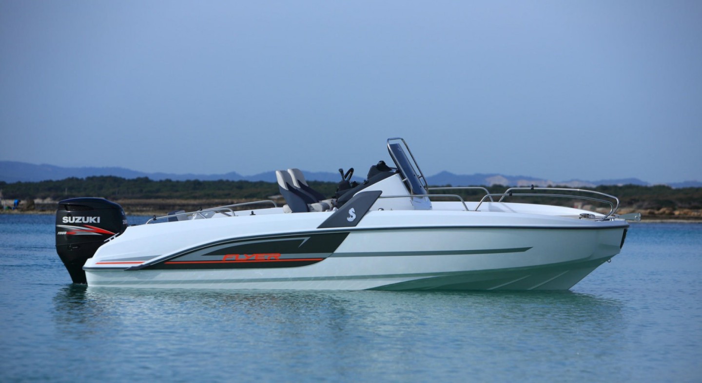 Rent a Motorboat Bénéteau FLYER 6.6 SPACEDECK 175 cv in Six-Fours