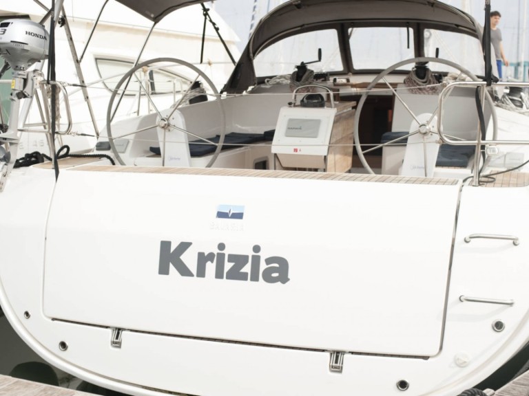 Sailboat for rent San Vincenzo at the best price