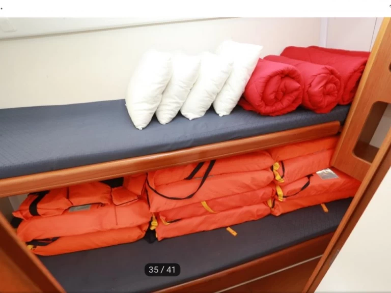 Bareboat Rental Sailboat Bénéteau with a boat licence