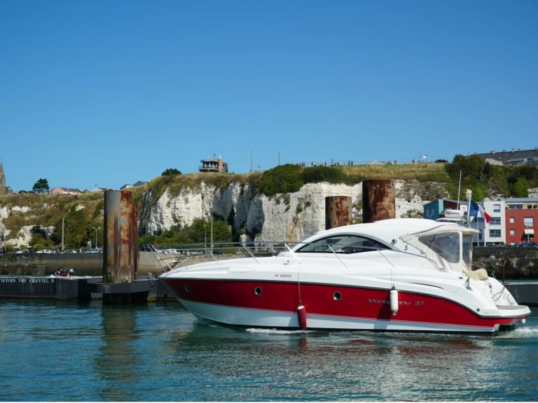 Boat rental Bénéteau Monte Carlo 37 in Saint-Valery-sur-Somme on Samboat