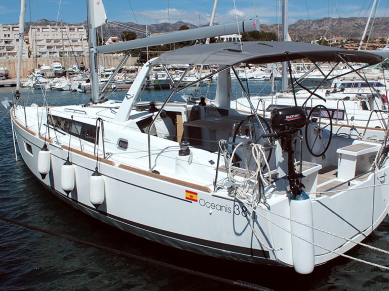 Rent a Bénéteau Oceanis 38.1 Palma de Mallorca