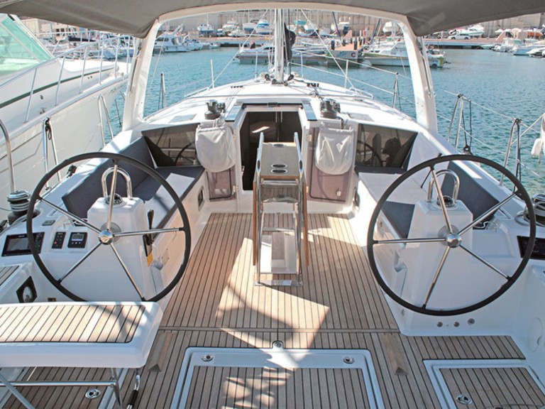 Boat rental Bénéteau Oceanis 41.1 in Palma de Mallorca on Samboat
